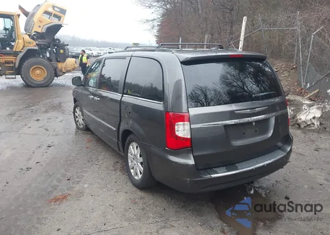 2016 Chrysler Town & Country Touring z USA, uszkodzony, nr VIN 2C4RC1BG9GR254708